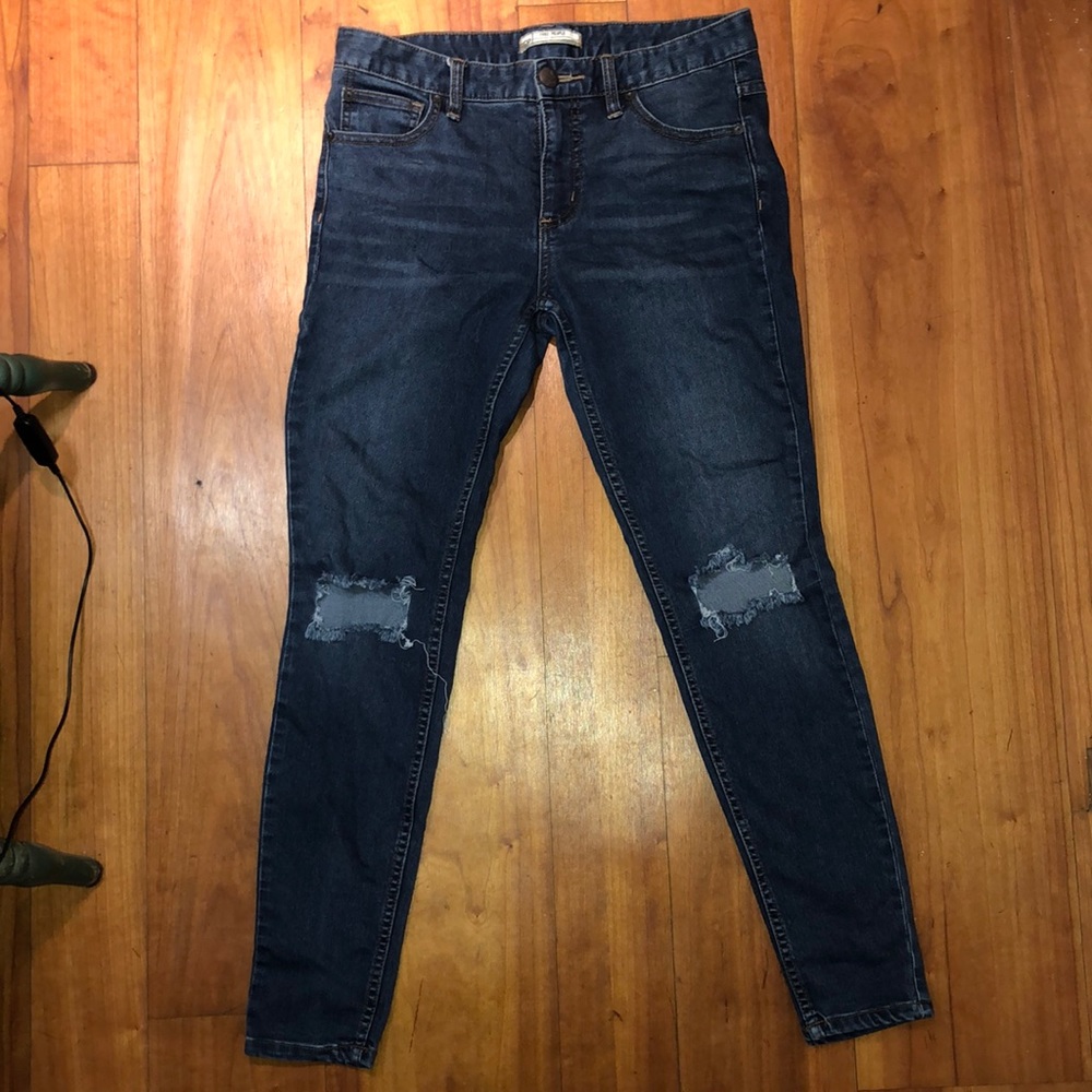 FREE PEOPLE RIPPED SKINNY JEANS